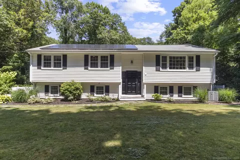 138 Squires Rd, Madison, CT 06443
