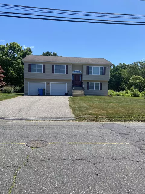 739 Oronoke Rd, Waterbury, CT 06708