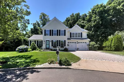 545 Acorn Ln, Milford, CT 06461