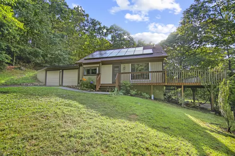33 Linkfield Rd, Watertown, CT 06795