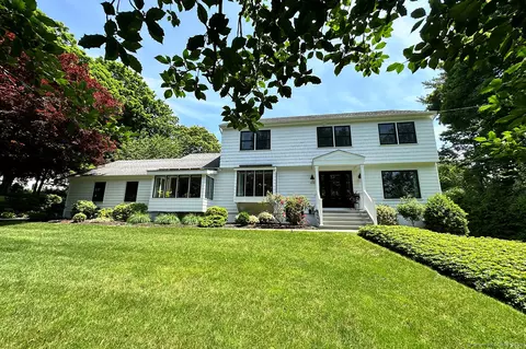 120 Sherley Pl, Fairfield, CT 06825
