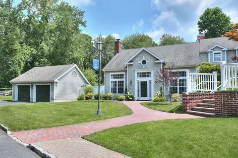 102 Mayfield Dr #102, Trumbull, CT 06611