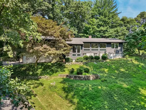 22 Sunswyck Rd, Darien, CT 06820