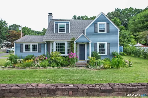 40 Fairview St, Portland, CT 06480