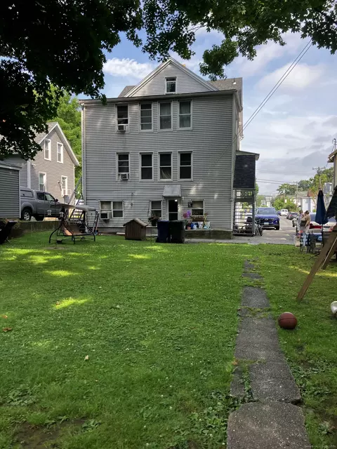 3 Hill St, Seymour, CT 06483