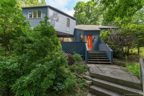 263 Peddlers Rd, Guilford, CT 06437
