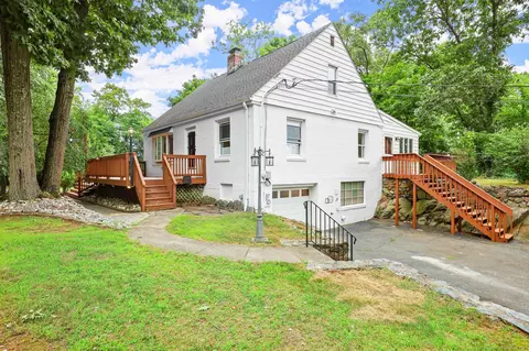 1 N Forest Cir, West Haven, CT 06516
