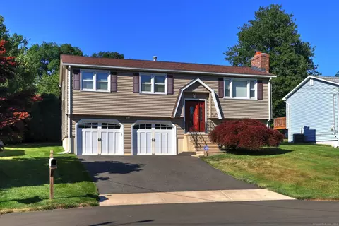 42 Nolan Ter, Milford, CT 06460