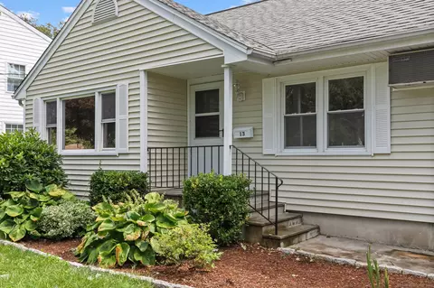 13 Woodcrest Rd, Norwalk, CT 06851