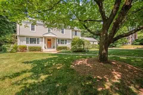 9 Candlelight Dr, Glastonbury, CT 06033