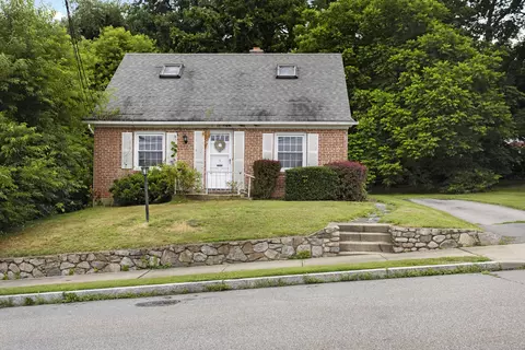 55 Henry St, New London, CT 06320