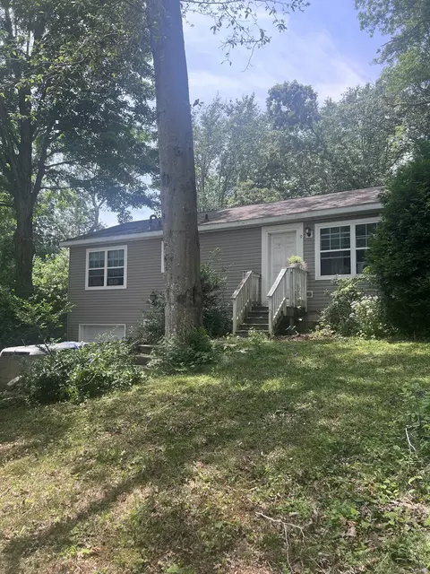 9 Blaine Ave, Clinton, CT 06413