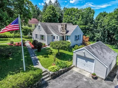8 Old Shelter Rock Rd, Danbury, CT 06810