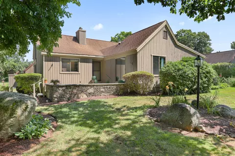 627 Onondaga Ln #B, Stratford, CT 06614
