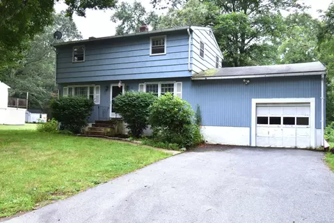 11 Willow Ln, Clinton, CT 06413