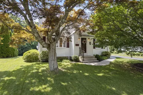 15 W Roosevelt Dr, Ansonia, CT 06401