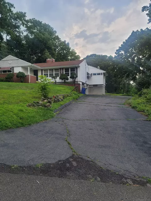 875 Woodin St, Hamden, CT 06514