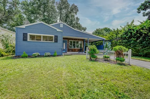 8 Devon Dr, Manchester, CT 06040