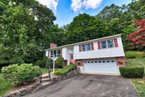 22 Ruela Dr, Naugatuck, CT 06770