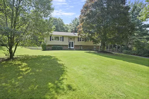 93 Great Ring Rd, Newtown, CT 06482