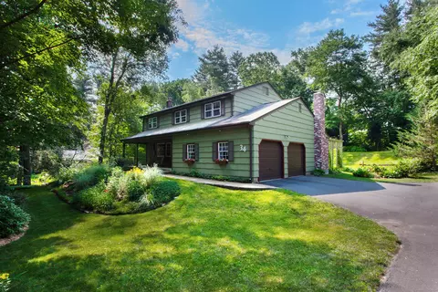 34 Munnisunk Dr, Simsbury, CT 06070
