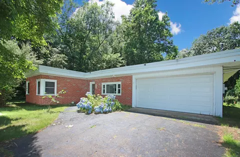 540 Gilbert Ave, Hamden, CT 06514