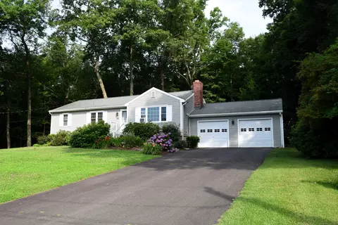 11 Misty Vale Rd, Newtown, CT 06482
