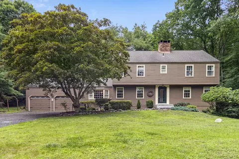 37 Old Green Rd, Newtown, CT 06482