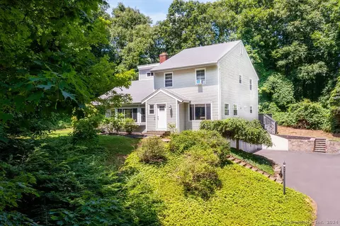 8 Tead Rd, Brookfield, CT 06804