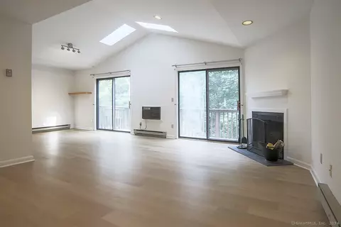 97 Richards Ave #AA11, Norwalk, CT 06854