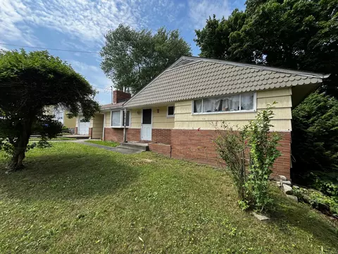 26 Miner St, Groton, CT 06340