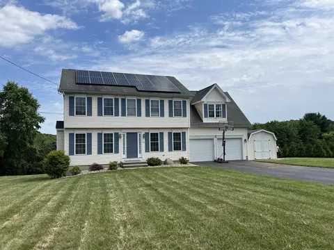 35 Skinner Rd, East Windsor, CT 06016