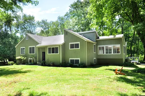 6 Meadow Xing, Simsbury, CT 06070