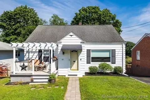 43 Hughes St, East Haven, CT 06512