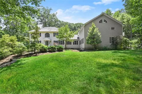25 Macintosh Dr # A, Oxford, CT 06478