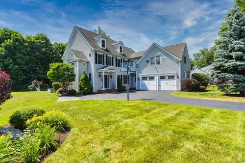 129 Huckleberry Hill Rd, Avon, CT 06001