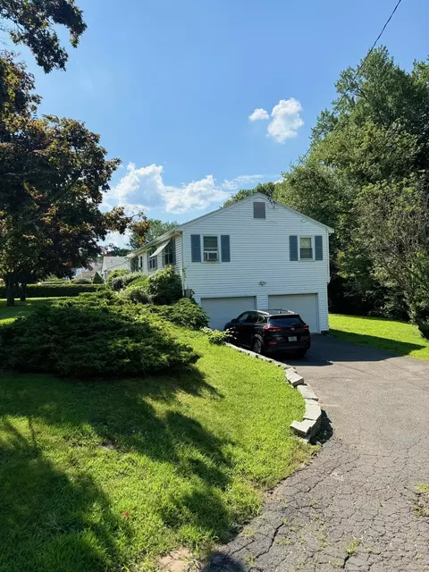 68 Bartlett St, Portland, CT 06480