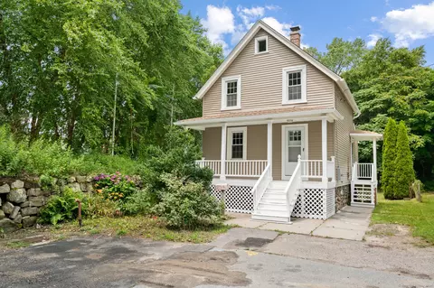 9 Magnolia Ct, New London, CT 06320