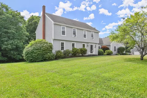 77 Meadow Ridge Ln, Guilford, CT 06437