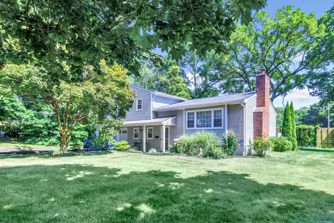 11 Dairy Farm Rd, Norwalk, CT 06851