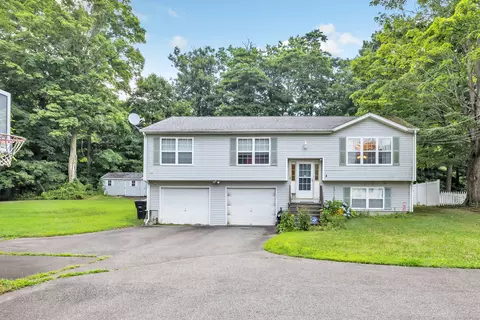 55 Robbins Ct, Milford, CT 06461