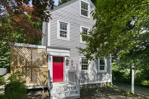 7 Waterville Rd, Farmington, CT 06032