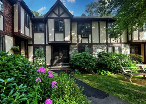 524 Swanson Cres #524, Milford, CT 06461