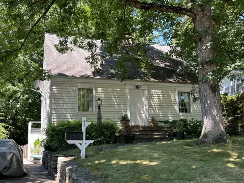 41 Chatham Dr, Norwalk, CT 06854