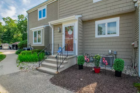 83 Clearview Ct #83, Southington, CT 06489