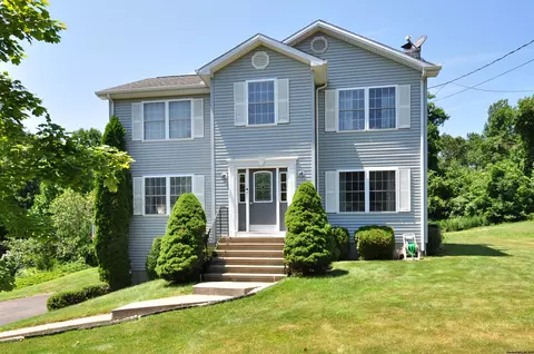 27 Country Hollow Rd, Naugatuck, CT 06770