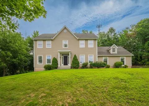 9 Twin Oaks Dr, Cromwell, CT 06416