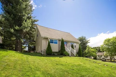 45 Meadow Lark Rd, Naugatuck, CT 06770