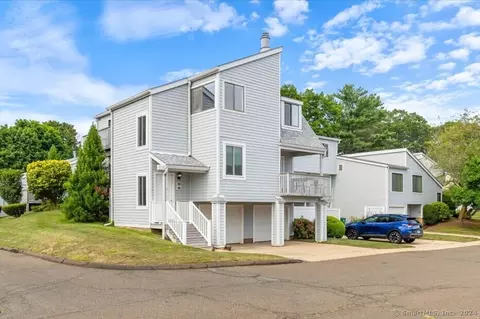 301 Walden Green Rd #301, Branford, CT 06405
