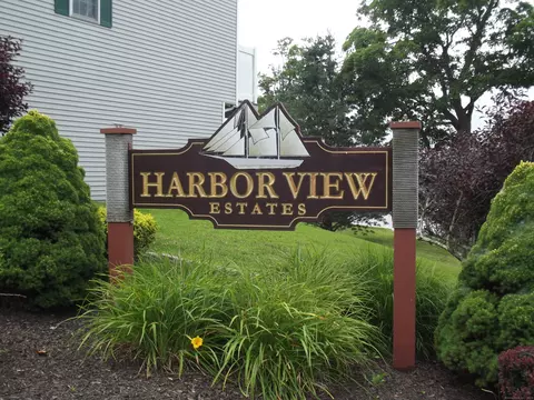 33 Harbor View Ln #33, Norwich, CT 06360